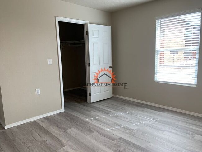 Building Photo - Brand new apartment.