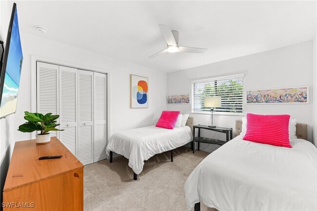 Building Photo - 690 100th Ave N