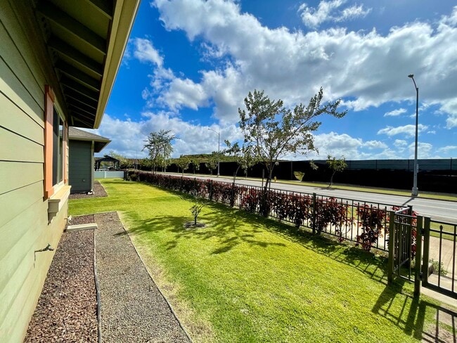 Building Photo - Home for Rent in Hoopili (Lehua) 4 BED/2.5 BATH + Garage!