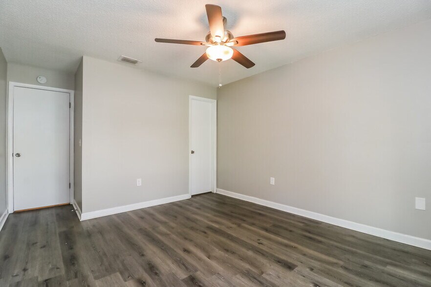 Building Photo - 706 Hazy Meadow Ct