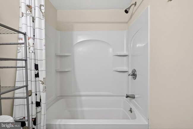 Building Photo - 48 Munro Rd