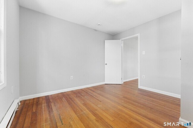 Building Photo - 13 Wood Ct
