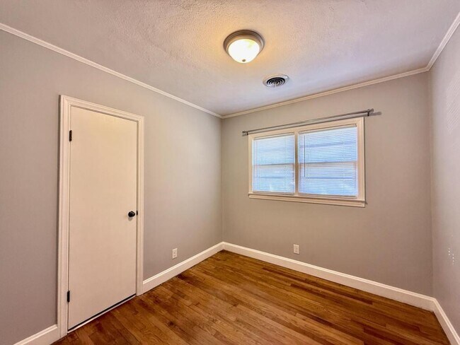 Building Photo - 800 McAbee Dr