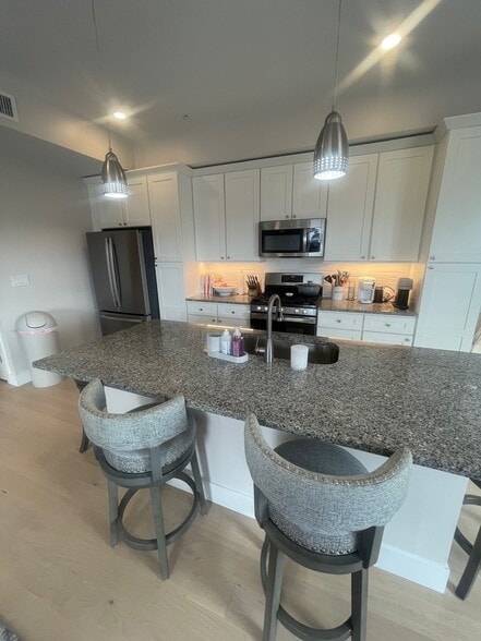 Building Photo - 99 Moody St