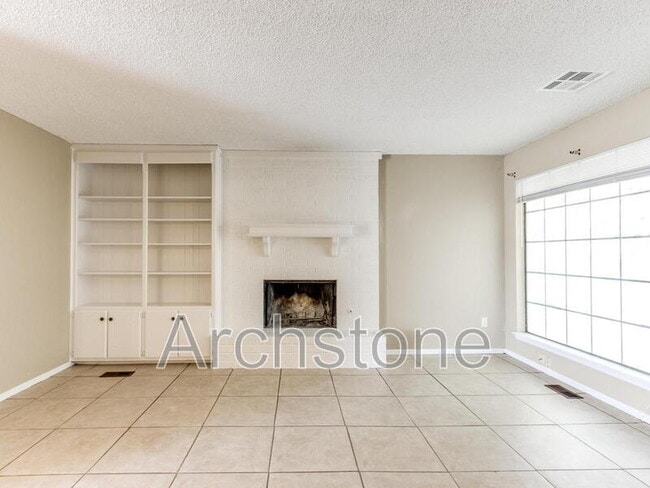 Building Photo - 6605 Lyrewood Ln