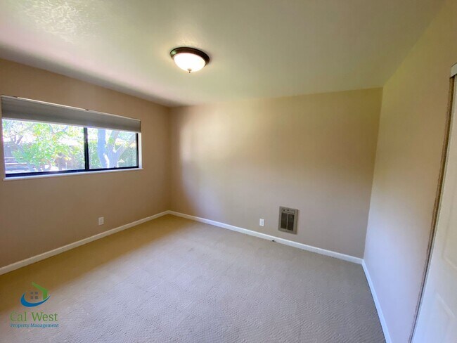 Building Photo - $5995 - Spacious 4 Bed/2 Bath Los Gatos Ho...