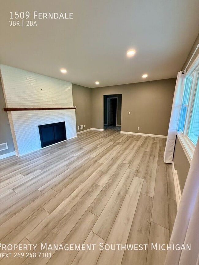 Building Photo - 1509 Ferndale-