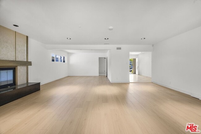 Building Photo - 3133 Barbydell Dr