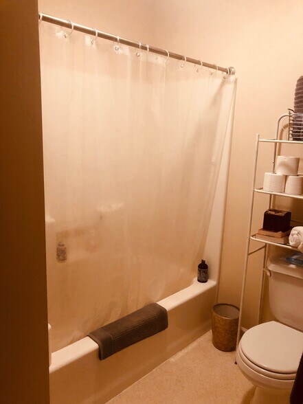 Building Photo - 210 Alum Springs Rd