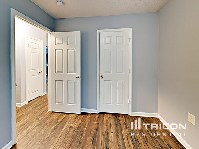 Building Photo - 6530 Lynmont Dr