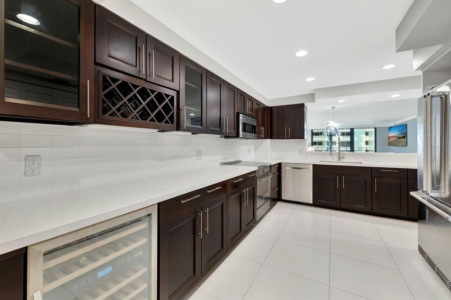 Building Photo - 1167 Hillsboro Mile