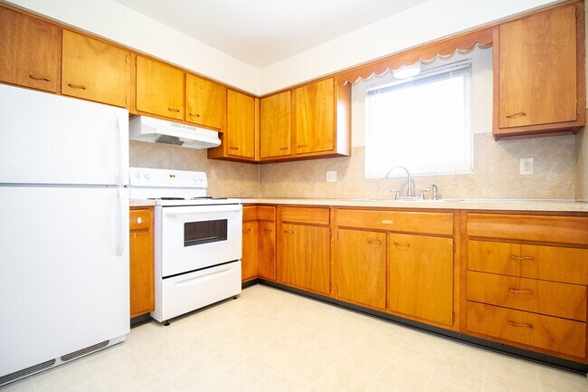 Building Photo - 2962 Carskaddon Ave