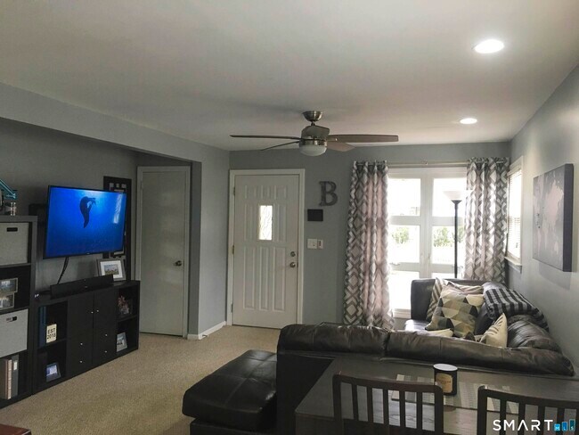 Building Photo - 25 Rena Pl