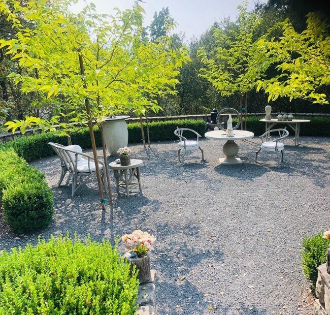 Building Photo - 419 Dry Creek Rd