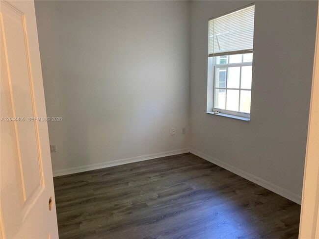 Building Photo - 5028 SW 141st Ave