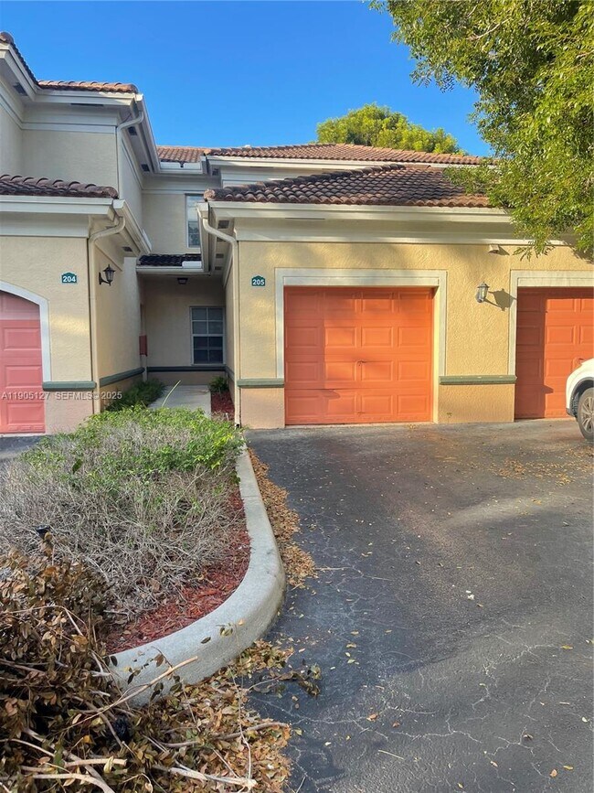 Building Photo - 2541 Centergate Dr