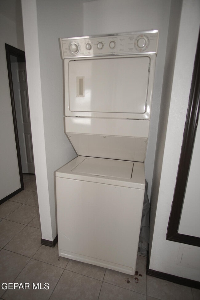 Building Photo - 8489 Roseway Dr