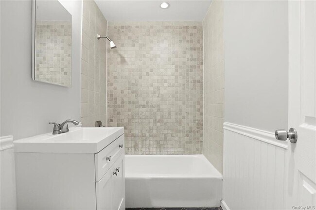 Building Photo - 3240 Riverdale Ave