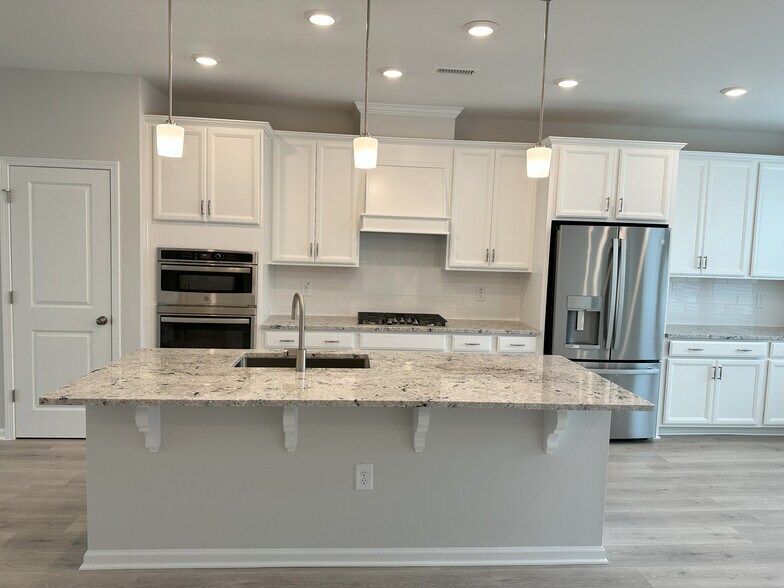 Building Photo - Room in Townhome on Austin Falls Sta