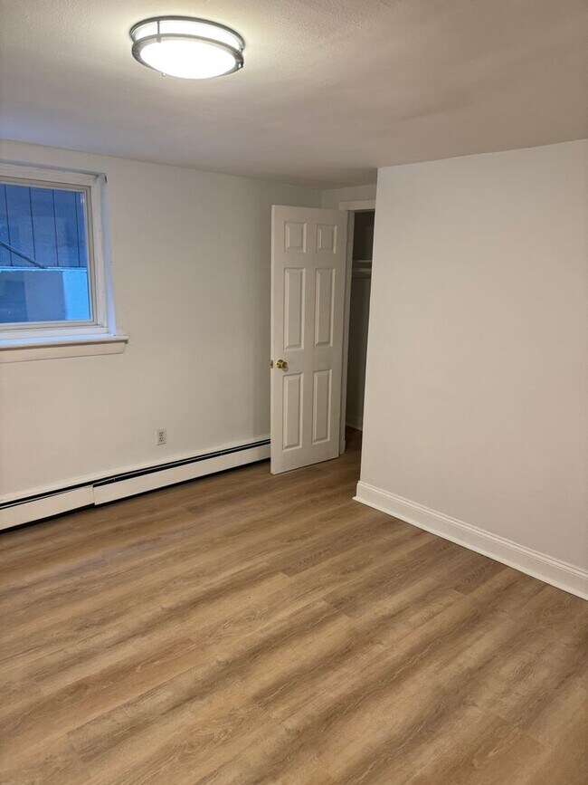 Building Photo - Desirable apartment in Brighton