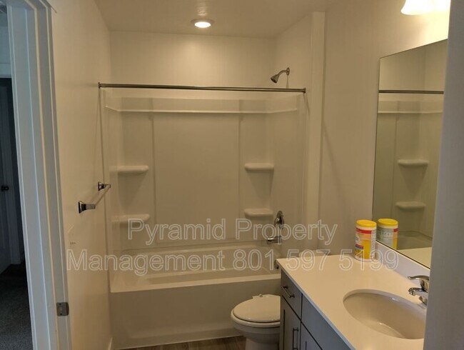 Building Photo - 557 Winding River Ave