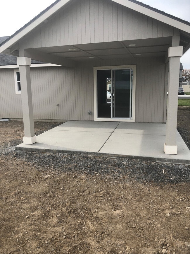 Building Photo - Newer Construction For Rent