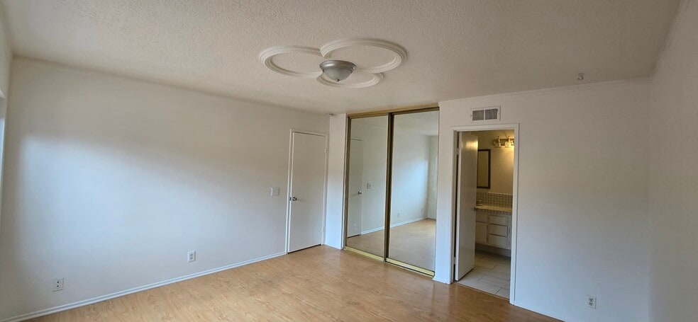 Building Photo - 3102 S Baker St