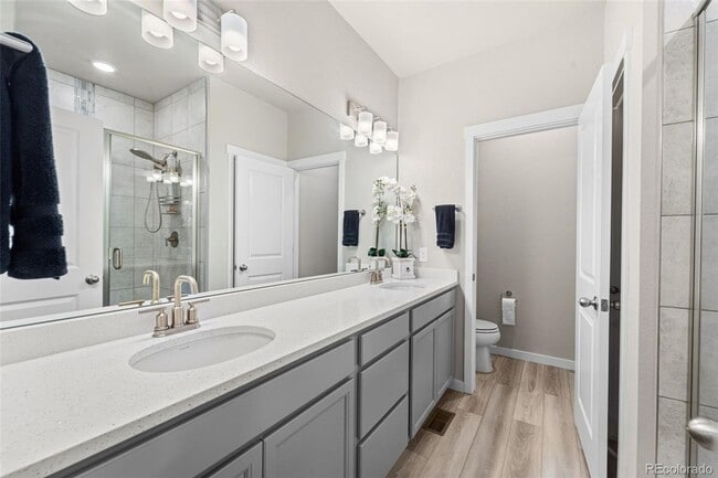 Building Photo - Gorgeous 5 Bed 3 bath Home In Aspen Meadows!!