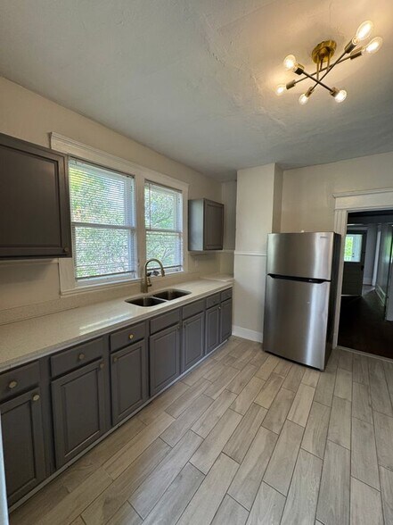 Building Photo - 2040 N Laura St