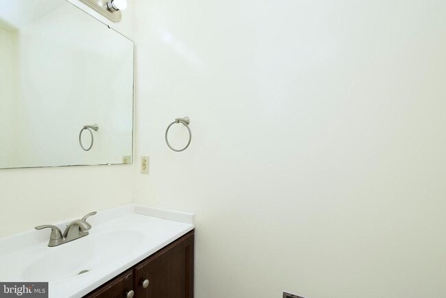 Building Photo - 7810 Lake Pleasant Dr