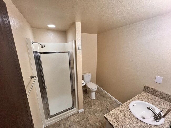 Building Photo - Rambler Golf Course View 3bd 2bath Avail. March 6th