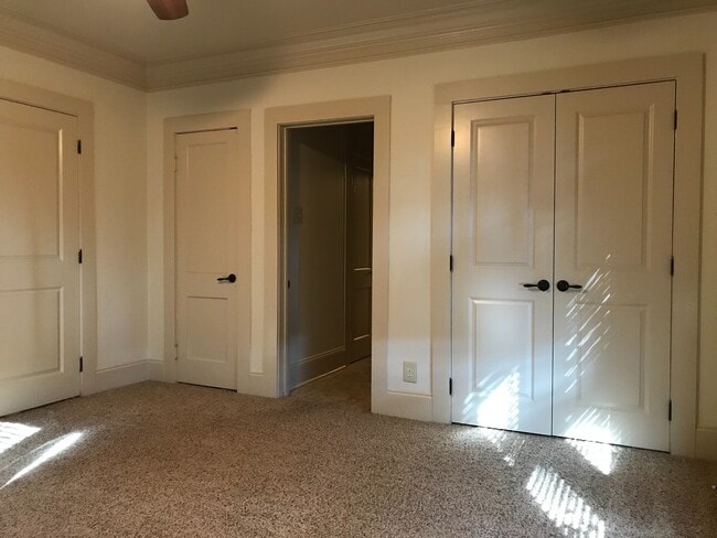 Building Photo - 3 Bedroom 2 bath home