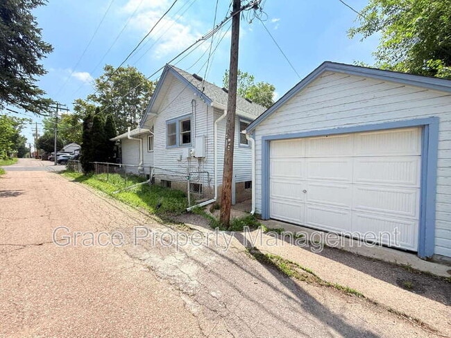 Building Photo - 5685 S Elmwood St