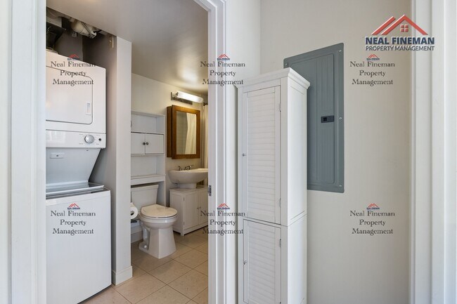 Building Photo - Furnished or unfurnished  1 Bed / 1 Bath C...