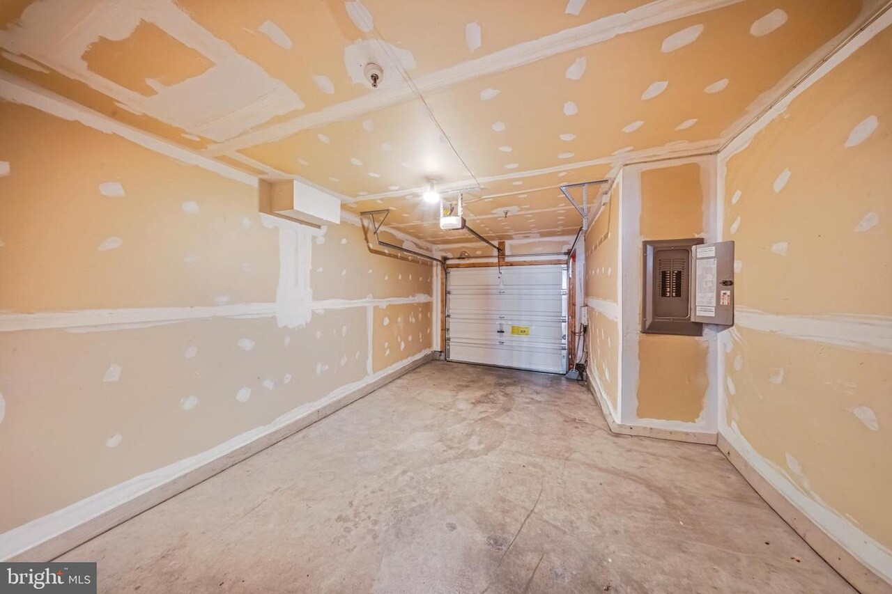 Building Photo - 13043 Clarksburg Square Rd