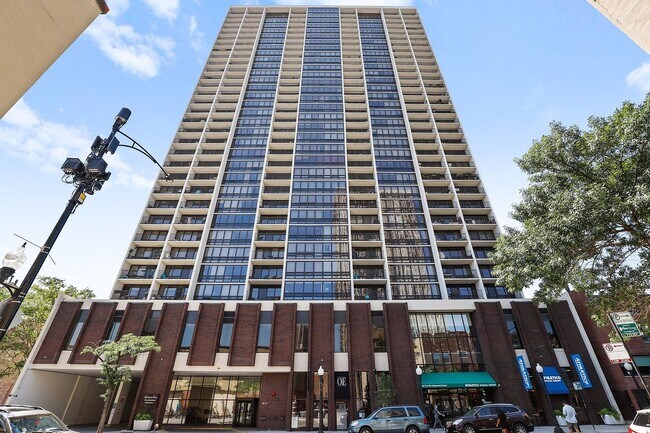 Building Photo - 1636 N Wells St