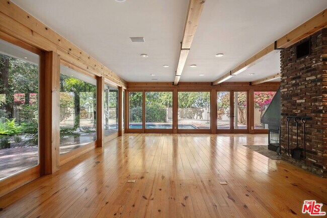 Building Photo - 7972 Mulholland Dr