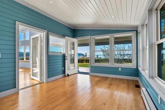 Building Photo - 1 Shoreline Dr