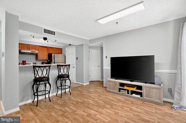 Building Photo - 1504 Lincoln Way