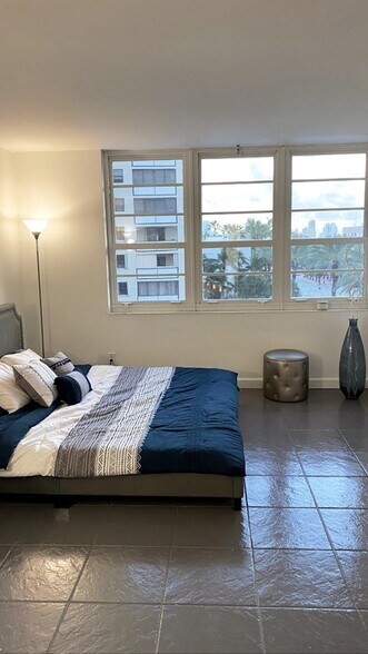 411A - Bedroom - 100 Lincoln Rd