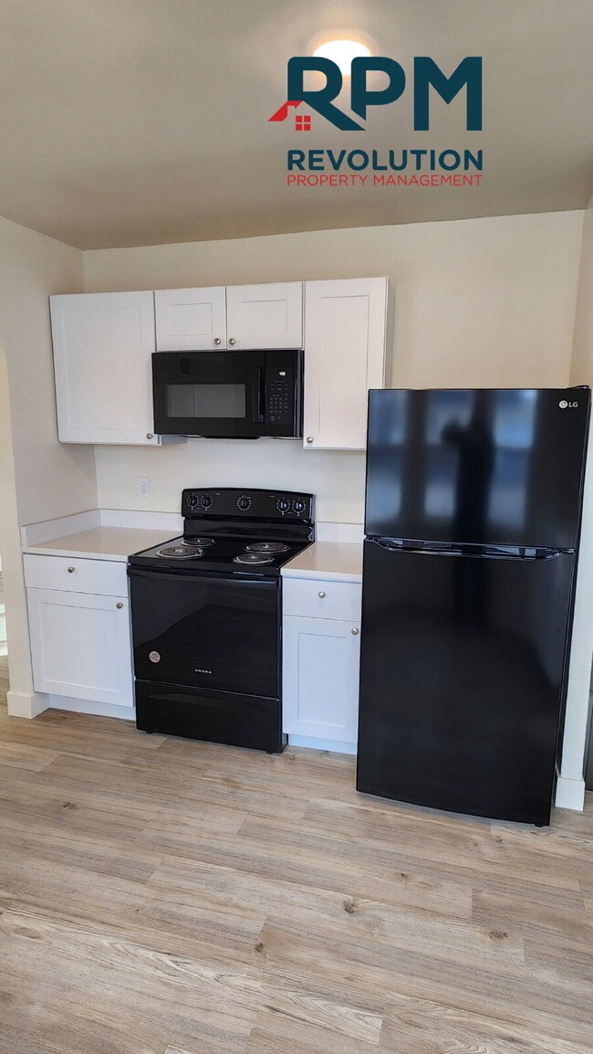 Building Photo - "Charming 3-Bed in Ogden: Spacious 1104 Sq Ft Living!"