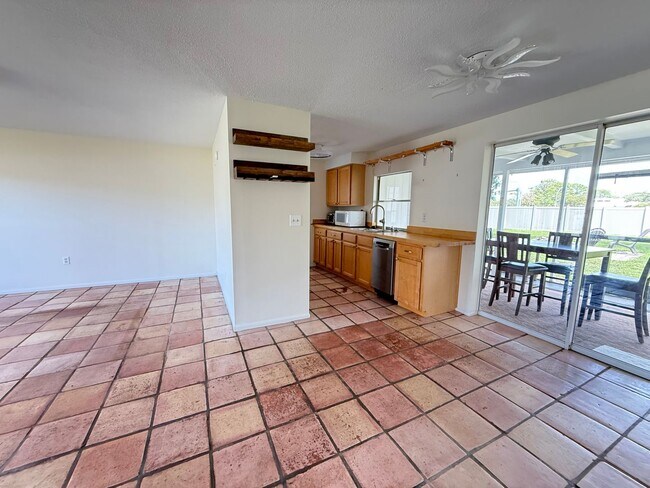 Building Photo - 2/2 with Fenced Yard, Garage and Laundry, Available Now!