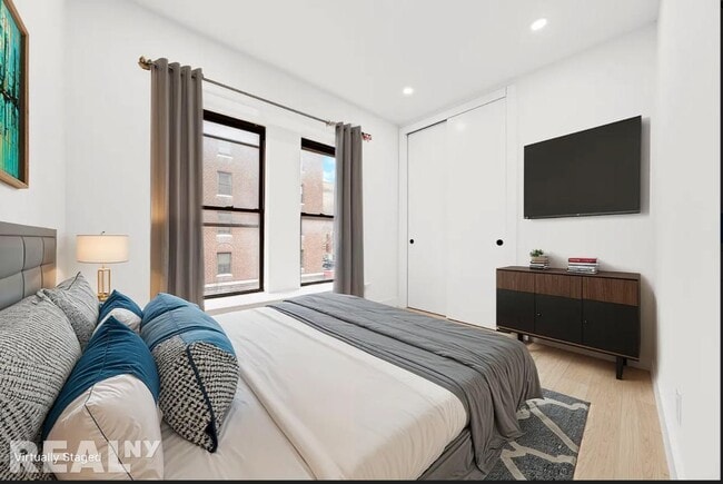 Primary Photo - 704 Eighth Avenue