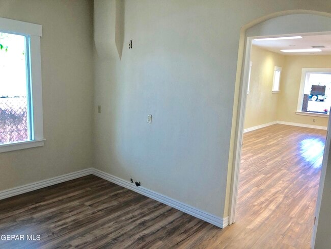 Building Photo - 3004 Yandell Dr