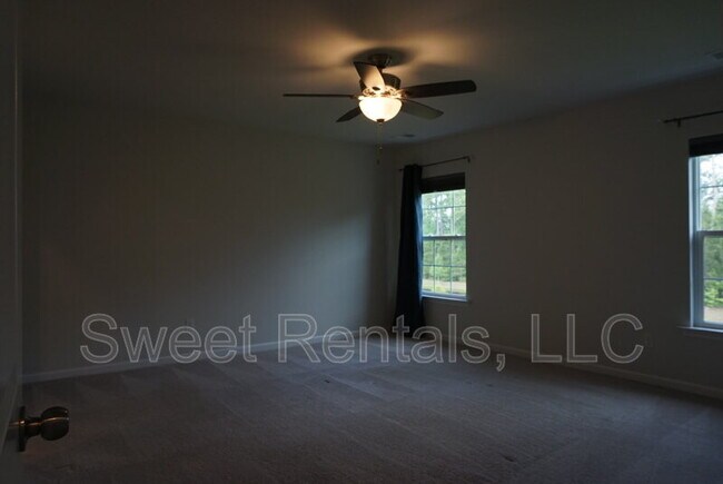Building Photo - 210 Daniels Creek Cir