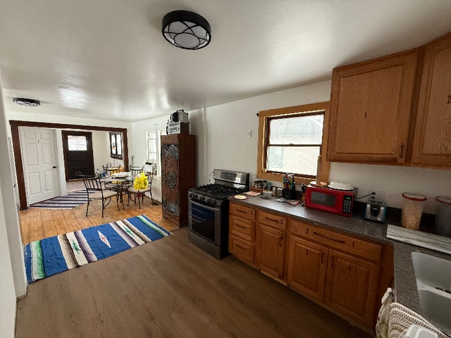 Building Photo - 908 Island St