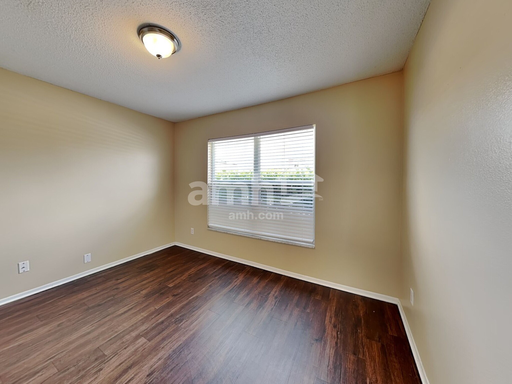 Building Photo - 3025 Holland Dr