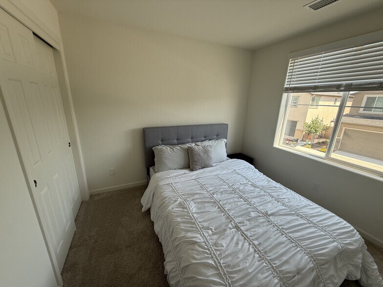 Guest Bed 2 - 6390 E Meritage Dr
