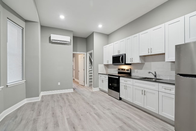 Building Photo - 5050 Walnut St