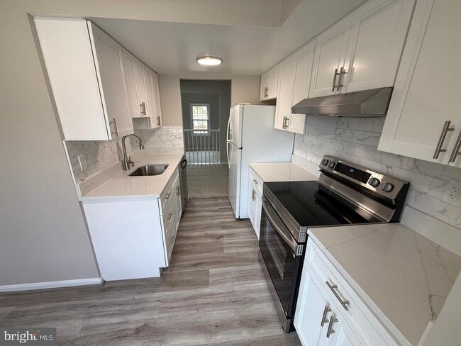 Building Photo - 4924 McFarland Dr